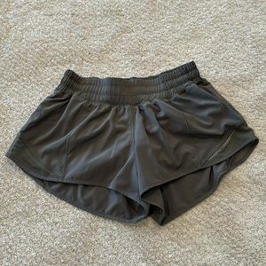 Green Lululemon hotty hot 2.5 inch